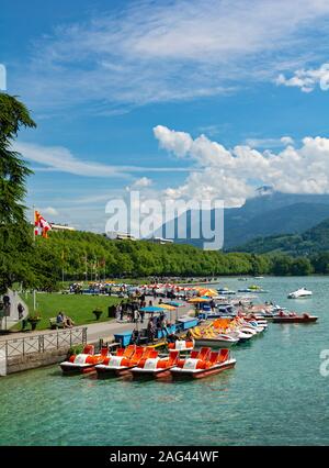 Frankreich, Haute-Savoie, Annecy, Champ de Mars, Lac d'Annecy, Vermietung peddle Boote Stockfoto