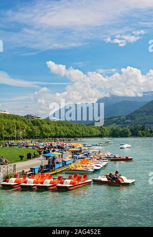 Frankreich, Haute-Savoie, Annecy, Champ de Mars, Lac d'Annecy, Vermietung peddle Boote Stockfoto