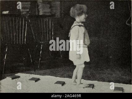 . Ein Handbuch für Heilgymnastik und Massage, für den Einsatz von Ärzten, Studenten und Masseuren entwickelt. Abb. 87. - gleiche Fall wie in Abb. 86. Der Patient greift ein Objekt mit histoes und übergibt sie den Betreiber. allgemein anerkannt und ist in vielen Kliniken. Es isbased auf dem Prinzip der Entschädigung der tiefen sensationwhich ist mehr oder weniger verloren, aufgrund der Degeneration der theposterior Titel der Wirbelsäule. Diese compensationis durch Ausbildung der anderen Sinne versucht, das Auge vor allem Steuerung gespeichertenfahrzeugtyp. Im Kapitel über die Lähmung haben wir kurz. Stockfoto