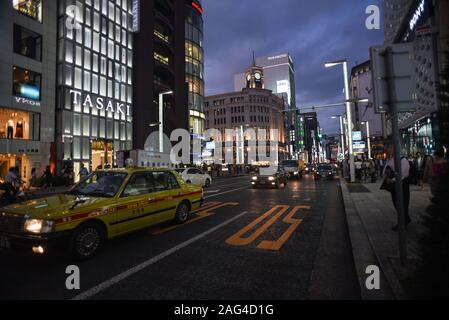 Ginza Straßen in der Nacht, Tokio, Japan Stockfoto