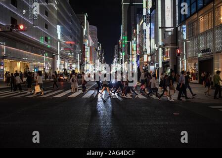 Ginza Straßen in der Nacht, Tokio, Japan Stockfoto