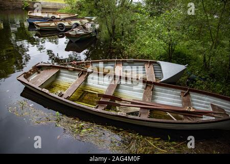 Aufnahme von rowling-Booten im Lough Cullin bei Pontoon in der Grafschaft Mayo, Irland Stockfoto