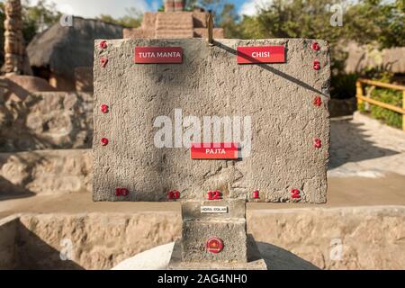 Solar Uhr an der Intiñan Museum auf dem Äquator in Quito, Ecuador. Stockfoto