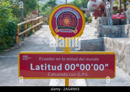Die Null Latitude Äquator Linie am Intiñan Museum auf dem Äquator in Quito, Ecuador. Stockfoto