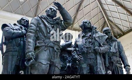 Bomber Command Aircrew Skulptur von Philip Jackson, RAF Bomber Command Memorial, Constitution Hill, Green Park, London, England. Stockfoto