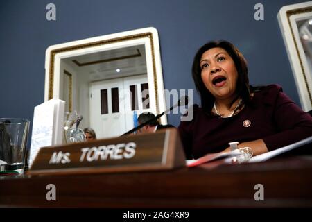 United States Vertreter Norma Torres (Demokrat aus Kalifornien), spricht während einer uns Hausordnung Ausschuss Anhörung zum Amtsenthebungsverfahren gegen Präsident Donald Trump, Dienstag, Dezember 17, 2019, auf dem Capitol Hill in Washington. Credit: Jacquelyn Martin/Pool über CNP/MediaPunch Stockfoto