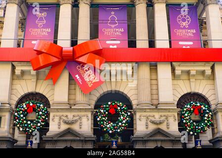 Weihnachten Dekorationen auf Melbourne Town Hall, Australien Stockfoto