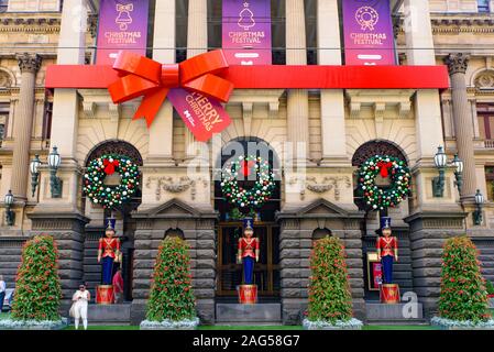 Weihnachten Dekorationen auf Melbourne Town Hall, Australien Stockfoto