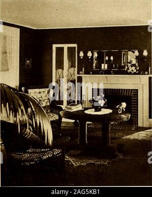 . Amerikanische Häuser und Gärten. ns, $ 13; Lampe, Si 2. Insgesamt $ 704. Für den Speisesaal.-Extension Table, runde Oberseite, $ 40; Sideboard, $ 62; - Tisch, $ 26; Sessel, $ 12,50; fünf gerade Stühle, bei $ 9, $ 45; Scotch Wolldecke, 9 x 12 Meter, $ 28,50; Leder, 45 $; Fenster - Sitz, Kissen, 15 $; Schatten für center Lampe, 8 $; Vorhг¤nge, 45 $; Schweizer Vorhänge, S7; Seide, Gardinen, Si 8; Abendessen, $ 22,50; Frühstück, Si 8; Glaswaren, $ 5. Insgesamt $ 397,50. Für die Höhle. - Runde Eiche Tisch, 6 $; zwei Korbstühle mit Sitzkissen, bei $ 4,50 pro, S9; Wolldecke, 5 $, scrim Fenster - Vorhänge, S 2,25; Holz - tle Kissen, S 5. Stockfoto