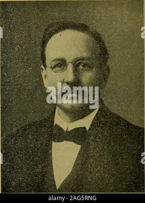 . Wer ist wer in der staatlichen Politik. ALLEN T. TREADWAY, Präsident. 24 TREADWAY, ALLEN T., Berkshire-Hamp-shire - Hampden, Rep., Stockbridge. Bornthere Sept. 16, 1867; öffentliche Schulen, Am-herst Hochschule 1886. Hotel Business; Schutzrechte Tor der berühmten Red Lion Inn auf Lager - Brücke und Heatcn Halle in der gleichen Stadt. Maus 1904, Ausschuss en Mittel und Wege; Senat 1908, Ausschüsse für Arbeit, Landwirtschaft, Rechnungen in dritter Lesung und Besteuerung (Vorsitzender), einstimmige Wahl der Re - zöllner Caucus und der Senat für Pres-Ident 1909; von beiden repub-licans und Demokraten für den Senat von 1910 und einstimmig nominiert. Stockfoto