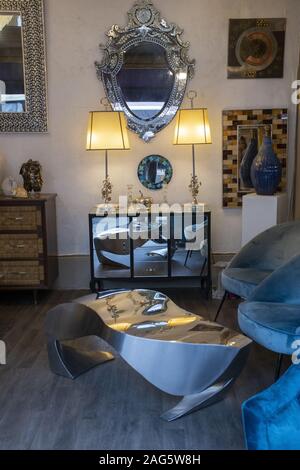 PARIS, Frankreich, 06.Oktober, 2019: 20. Jahrhundert Interior Design Möbel Stockfoto