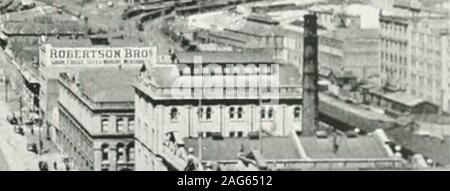 . Kommunale und offizielle Handbuch der Stadt Auckland, Neuseeland. =.?.??.,?", - &Lt;S5 S, K t Vk iSli VON DER FÄHRE BUILDINGy aufgearbeitet), Devonport und Rangitoto Island auf der linken Seite. Stockfoto