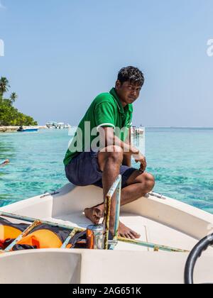 Huraa, Malediven - November 19, 2017: Anleitung auf einem Boot auf dem Weg in die Schildkröte und Shark Safari Tour in der Nähe der Insel Huraa auf den Malediven, Nord Male Stockfoto