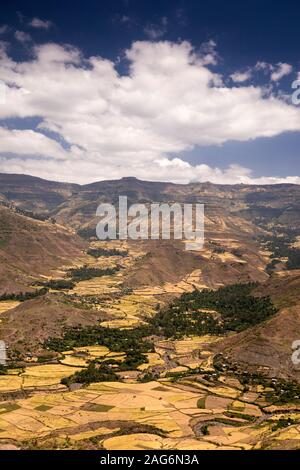 Äthiopien, Amhara, Lalibela, erhöhten Blick auf Felder und Berge nördlich-westlich von Ben Abeba Restaurant Stockfoto