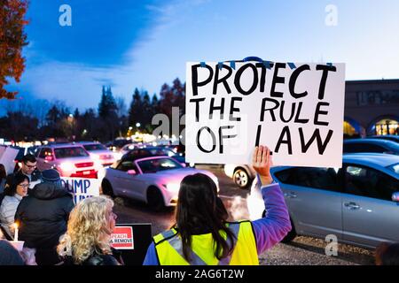 Dez 17, 2019 Mountain View/CA/USA - der Rechtsstaatlichkeit Plakat zu schützen, die in der Anklage Eve Vigil Rallye in einer der Städte San Fra gehalten Stockfoto