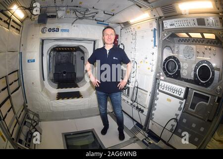 Köln, Deutschland. 10 Dez, 2019. Astronaut Matthias Maurer steht in einer Lerneinheit im Europäischen Astronautenzentrum (EAC) der ESA betrieben. Credit: Felix Hörhager/dpa/Alamy leben Nachrichten Stockfoto