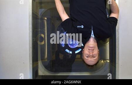 Köln, Deutschland. 10 Dez, 2019. Astronaut Matthias Maurer ist in ein Schulungsmodul im Europäischen Astronautenzentrum (EAC) der ESA betrieben. Credit: Felix Hörhager/dpa/Alamy leben Nachrichten Stockfoto