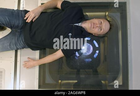 Köln, Deutschland. 10 Dez, 2019. Astronaut Matthias Maurer ist in ein Schulungsmodul im Europäischen Astronautenzentrum (EAC) der ESA betrieben. Credit: Felix Hörhager/dpa/Alamy leben Nachrichten Stockfoto