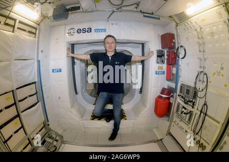 Köln, Deutschland. 10 Dez, 2019. Astronaut Matthias Maurer steht in einer Lerneinheit im Europäischen Astronautenzentrum (EAC) der ESA betrieben. Credit: Felix Hörhager/dpa/Alamy leben Nachrichten Stockfoto