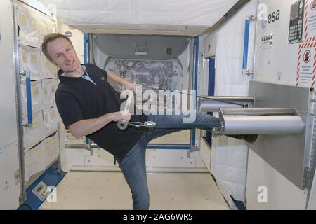 Köln, Deutschland. 10 Dez, 2019. Astronaut Matthias Maurer Züge in ein Schulungsmodul im Europäischen Astronautenzentrum (EAC) der ESA betrieben. Credit: Felix Hörhager/dpa/Alamy leben Nachrichten Stockfoto