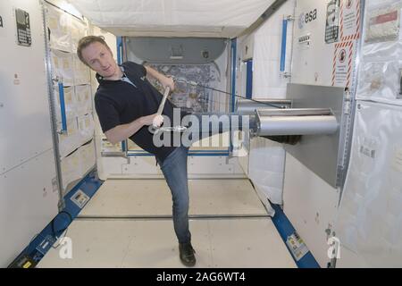 Köln, Deutschland. 10 Dez, 2019. Astronaut Matthias Maurer Züge in ein Schulungsmodul im Europäischen Astronautenzentrum (EAC) der ESA betrieben. Credit: Felix Hörhager/dpa/Alamy leben Nachrichten Stockfoto