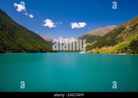 Panoramablick auf den Vernagt-Stausee, ein Wasserreservoir in der Höhe tal Schnalstal Stockfoto