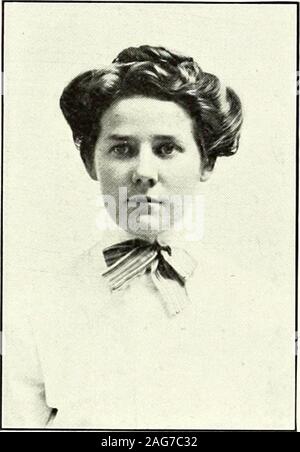 . Mortarboard. CLARA ALICE LEWIS 87 Hamilton PlaceNew York Clara Lewis in Manchester, Yt geboren wurde. Am 7. Dezember 1886. Sie für Hochschule an der Hughes High School, Cincinnati, Ohio vorbereitet. Nach dem Abschluss der ersten Jahre Arbeit an der Universität von Cincinnati, brachte sie auf die sophomore Class am Barnard. Sie ist ein memberOf-Attribut des Y.W.C.A., und in der Junior Jahr war sie auf der Klasse ExecutiveCommittee. Ihr großes Thema ist die Musik, und das ist auch Ihr Liebling. Delta Delta Delta. ADELAIDE LOEHRSEN 2133 dritte AvenueNew York Stadt Adelaide Loehrsen wurde in New York City am 23. Mai 1887 geboren, p Stockfoto