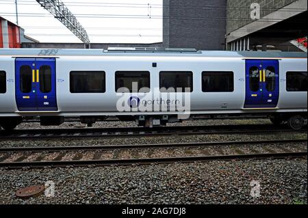 Eine neue CAF Civity 331 Klasse Elektrischer Triebzug in Crewe gesehen werden zu den Nördlichen Eisenbahnen vom Herstellerwerk in Llanwern geliefert Stockfoto