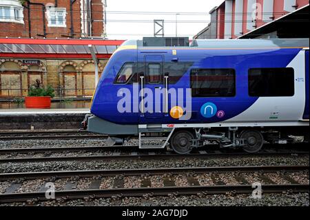 Eine neue CAF Civity 331 Klasse Elektrischer Triebzug in Crewe gesehen werden zu den Nördlichen Eisenbahnen vom Herstellerwerk in Llanwern geliefert Stockfoto