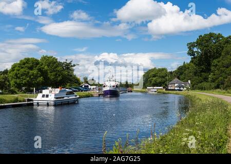 Jacobite Königin ausflugsschiff an Tomnahurich Bridge, Inverness, Schottland Stockfoto