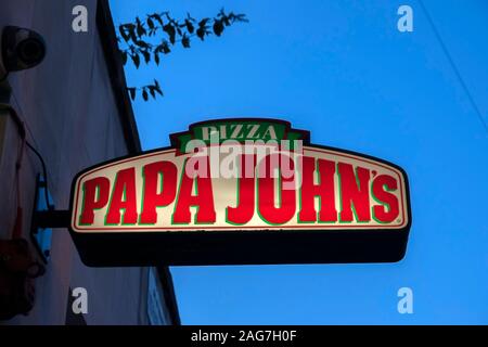 Reklametafeln von Papa John's an der Manchester England 2019 Stockfoto