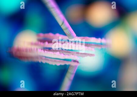 Köln, Deutschland. 16 Dez, 2019. Kokain mit Rasierklinge und Bank Note | Verwendung der weltweiten Kredit: dpa/Alamy leben Nachrichten Stockfoto