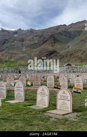 Veer Bhoomi zeigt Epitaphe in Erinnerung an Soldaten, die während der Operation Vijay im Kargil war Memorial, Dras, Indien, das höchste Opfer dargebracht haben Stockfoto