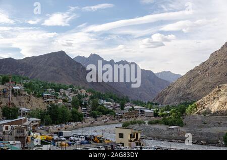Tagesansicht der Stadt Kargil, Ladakh, Indien während der Sommersaison. Stockfoto