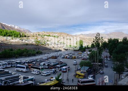 Tagesansicht der Stadt Kargil, Ladakh, Indien während der Sommersaison. Stockfoto