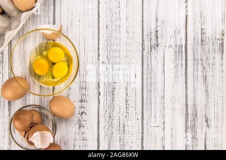 Frische rohe Eier als detaillierte Nahaufnahme (selektive Fokus) Stockfoto