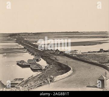 Felice Beato (1832 - 1909) - Brücke der Boote über den Jamna, aus Lulim Ghur genommen Stockfoto