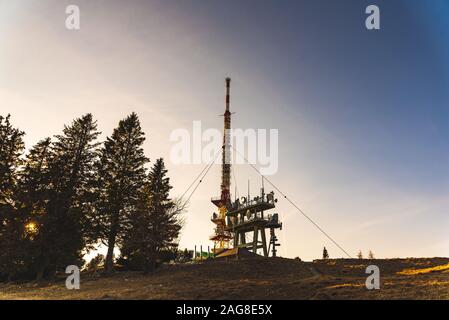 Telekommunikation Wireless Antennen auf den Turm. Stockfoto