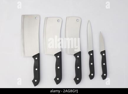 Set aus Edelstahl Messer auf weißem Hintergrund Stockfoto