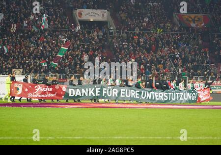 Fußball Augsburg-Düsseldorf, Augsburg, Dez 17., 2019. Mannschaft FCA wünscht Frohe Weihnachten an Ihre Fans FC Augsburg - Fortuna Düsseldorf - DFL-Bestimmungen verbieten die Verwendung von Fotografien als BILDSEQUENZEN und/oder quasi-VIDEO - 1. Deutschen Fußball-Bundesliga, Augsburg, 17. Dezember 2019. Saison 2019/2020, Spieltag 16, © Peter Schatz/Alamy leben Nachrichten Stockfoto