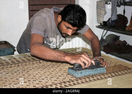 Ajrakhpur Ajrakh blockieren den Druck, Dorf, große Rann von Kutch, Gujarat, Indien Stockfoto