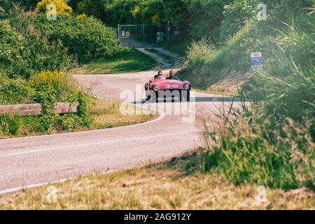 FERRARI 500 MONDIAL SPIDER SCAGLIETTI 1954 auf einem alten Rennwagen Rallye Mille Miglia 2018 die berühmte italienische historische Rennen (1927-1957) Stockfoto