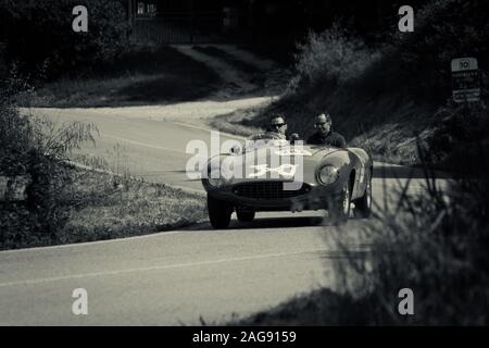 FERRARI 500 MONDIAL SPIDER SCAGLIETTI 1954 auf einem alten Rennwagen Rallye Mille Miglia 2018 die berühmte italienische historische Rennen (1927-1957) Stockfoto