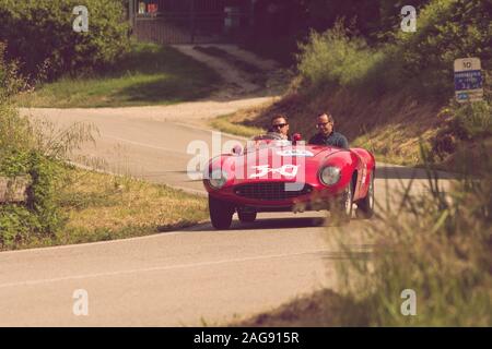 FERRARI 500 MONDIAL SPIDER SCAGLIETTI 1954 auf einem alten Rennwagen Rallye Mille Miglia 2018 die berühmte italienische historische Rennen (1927-1957) Stockfoto