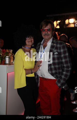 Jörg Dräger mit Ehefrau Petra bei der Pirschheidi-Gala Frank Heck & Torsten Kuhn zeigen Sterben in der Metropolis Halle Potsdam am 9.11.2019 Stockfoto