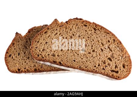 Zwei Scheiben Roggenbrot in Nahaufnahme isoliert auf weißem Stockfoto