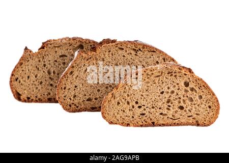 Drei Scheiben Roggenbrot in Nahaufnahme isoliert auf weißem Stockfoto