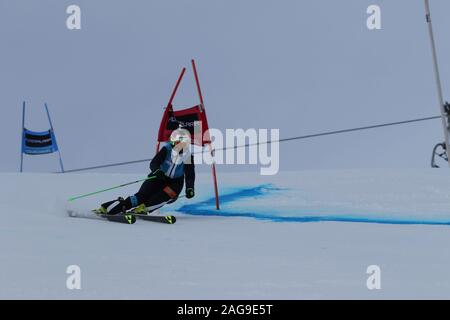 Courchevel Frankreich Dezember 17 2019 Nicole Hosp weiblichen österreichischen alpinen Skifahrer Forerunner TV Kommentator skAudi FIS Weltcup 2019/20 Riesenslalom der Frauen Stockfoto