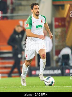 Fußball Augsburg-Düsseldorf, Augsburg, Dez 17., 2019. Rani KHEDIRA, FCA 8 FC Augsburg - Fortuna Düsseldorf 3-0 - DFL-Bestimmungen verbieten die Verwendung von Fotografien als BILDSEQUENZEN und/oder quasi-VIDEO - 1. Deutschen Fußball-Bundesliga, Augsburg, 17. Dezember 2019. Saison 2019/2020, Spieltag 16, © Peter Schatz/Alamy leben Nachrichten Stockfoto