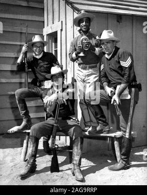 PETER LAWFORD, Dean Martin, Frank Sinatra und Sammy Davis jr in SERGEANTS 3 (1962), unter der Regie von John STURGES. Quelle: UNITED ARTISTS/Album Stockfoto